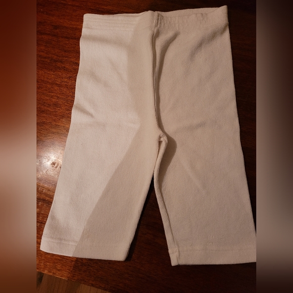 🌻 3 for $15. Colours of the World shorts. Size medium. - Picture 2 of 3